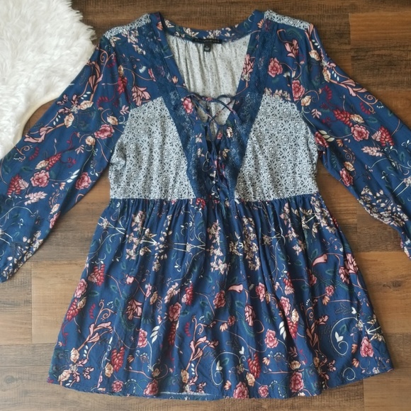 Signature Studio Tops - Signature Studio Large Blue Floral Boho Flowy Top